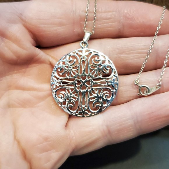 18 Inch 925 Sterling Silver Fancy Design Large Circle Heavy Pendant Necklace - Picture 2 of 7